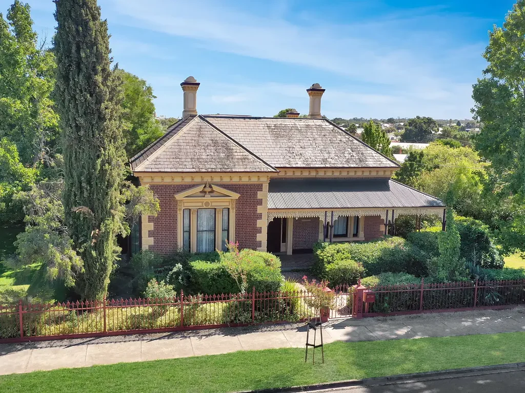 Stawell 4 Bedroom Timeless Style