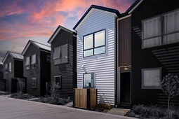 2/10 Marion Street, Silverstream