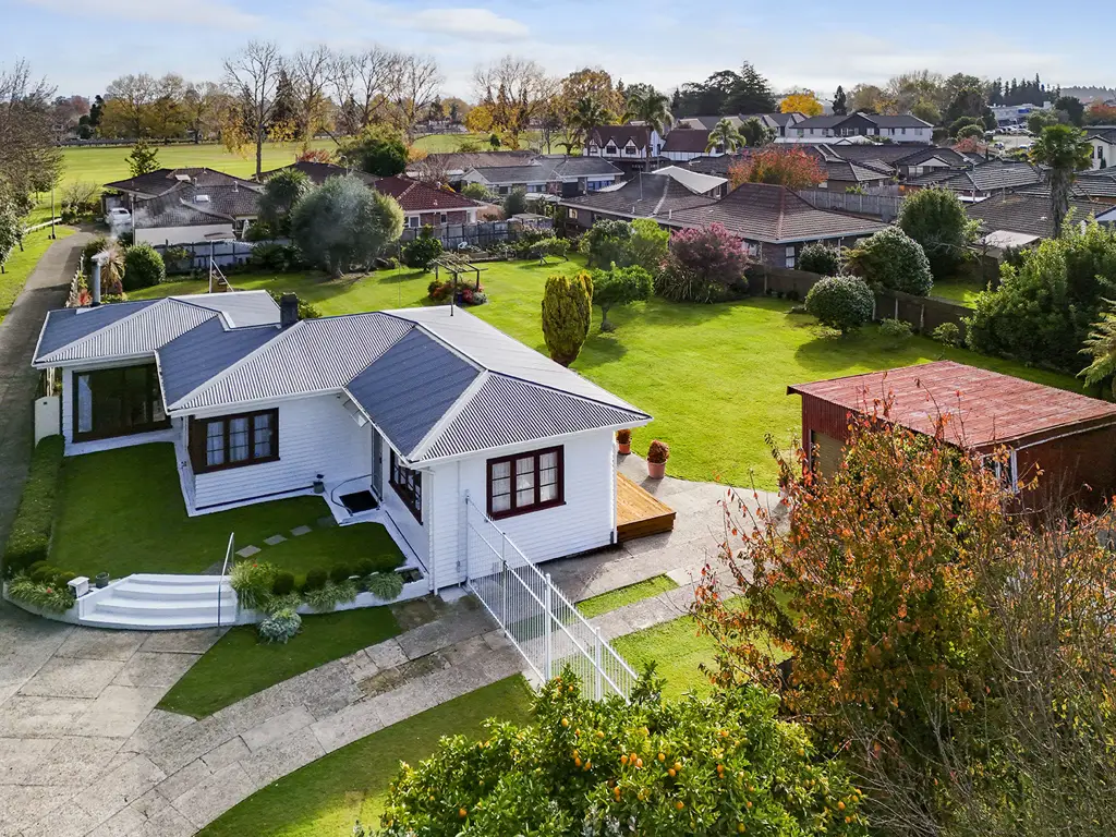 Hillcrest 3房  Almost Half an Acre in the Heart Of Hamilton!