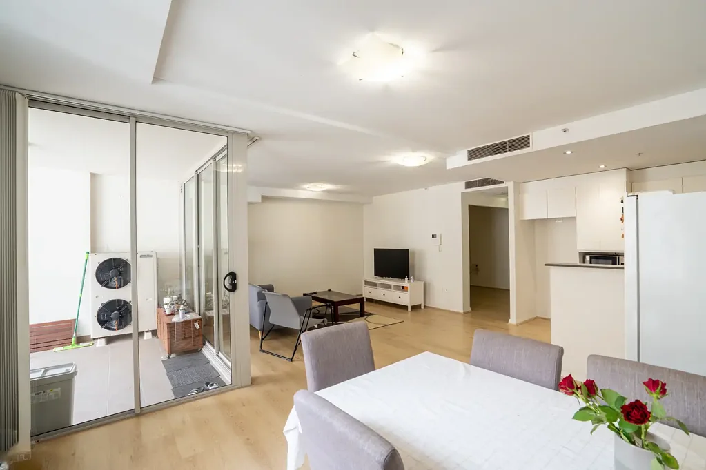 Spacious Two Bedroom Apartment in a Great Location
