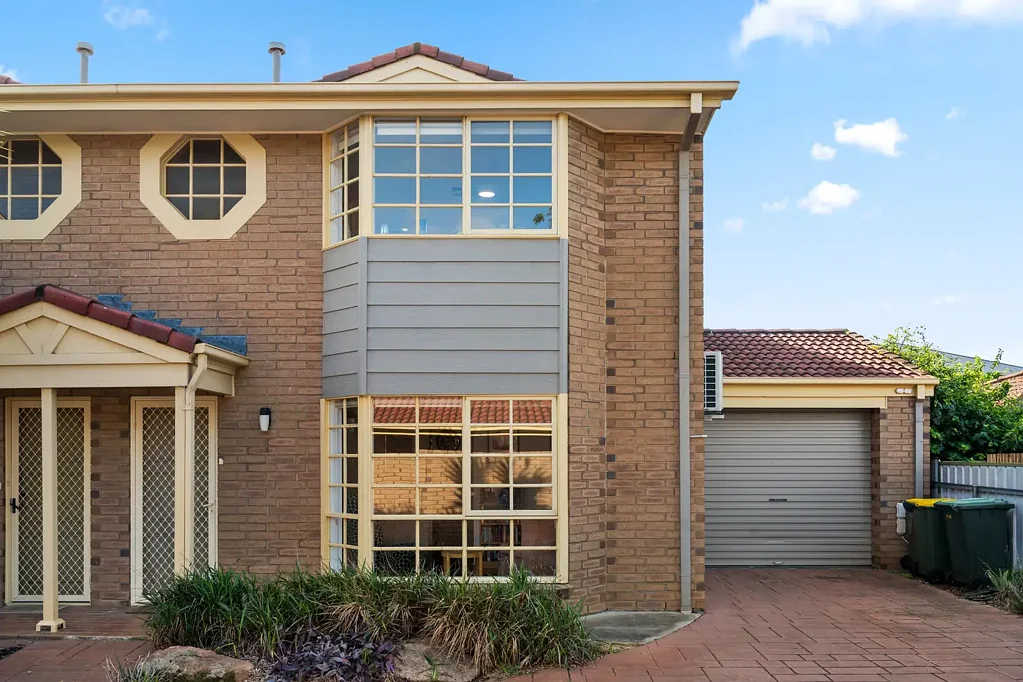 Warradale 3房  Stand out with a townhouse that puts Warradale's best on speed dial…