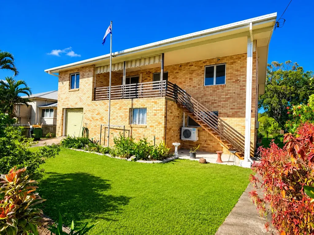 Millbank 5 Slaapkamer FIVE-BEDROOM FAMILY HOME WITH OFFICE, SHED, SOLAR & HUGE 1,085m² BLOCK