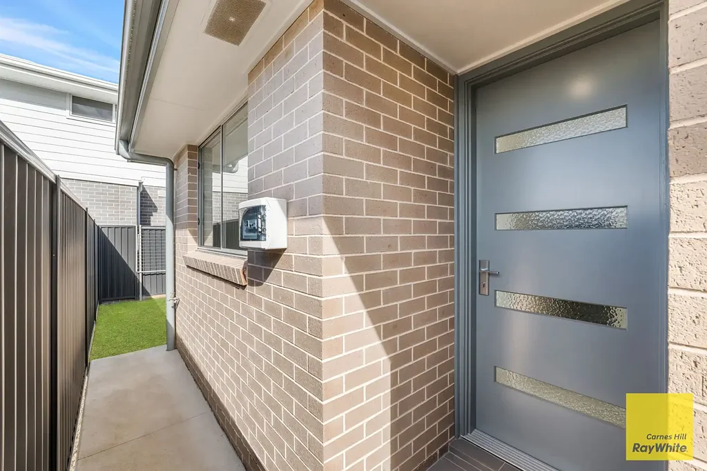 Brand New Bedroom Granny Flat |(Enter 376 Tenth Ave, Austral in navigation/maps for direction)