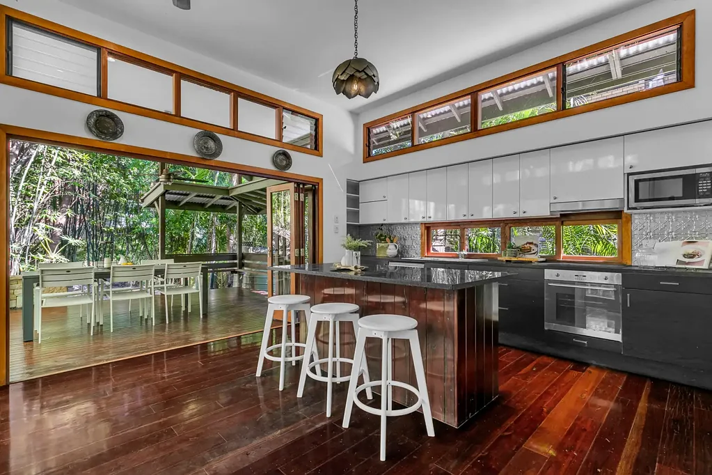 St Lucia 2બેડરૂમ New Price $1,600,000 – Storybook Sanctuary | A Rare Opportunity in the Heart of St Lucia