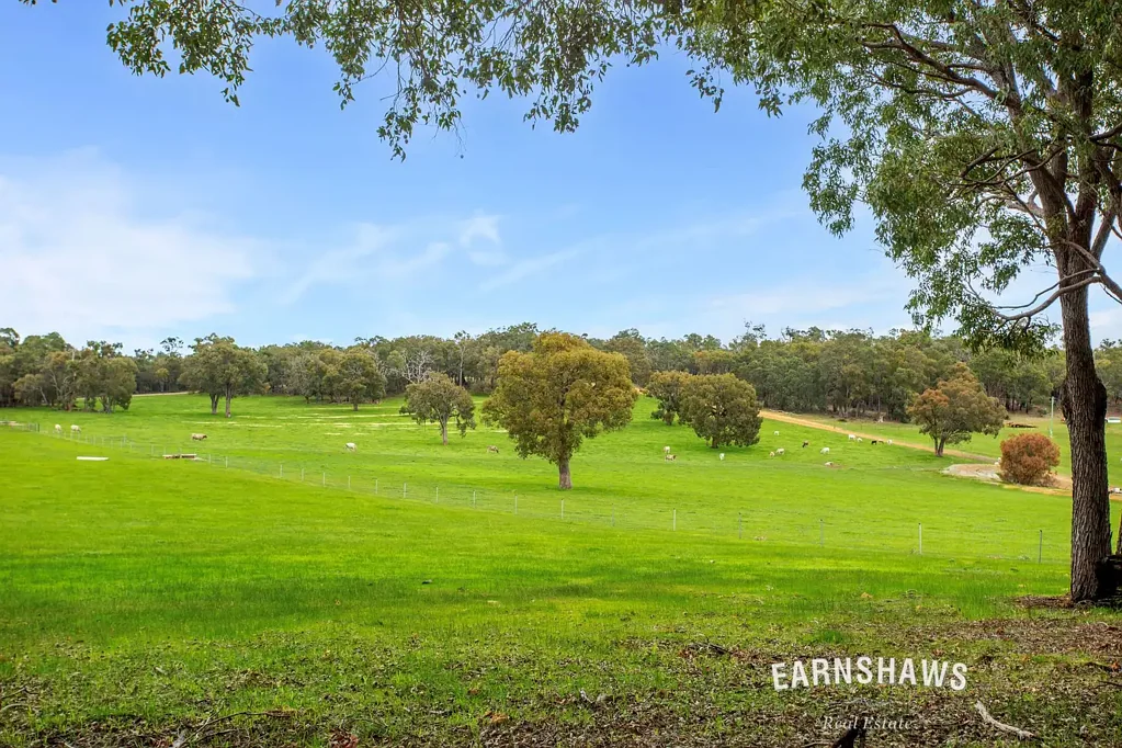 Gidgegannup  Country Living | 55 Acres of Glory