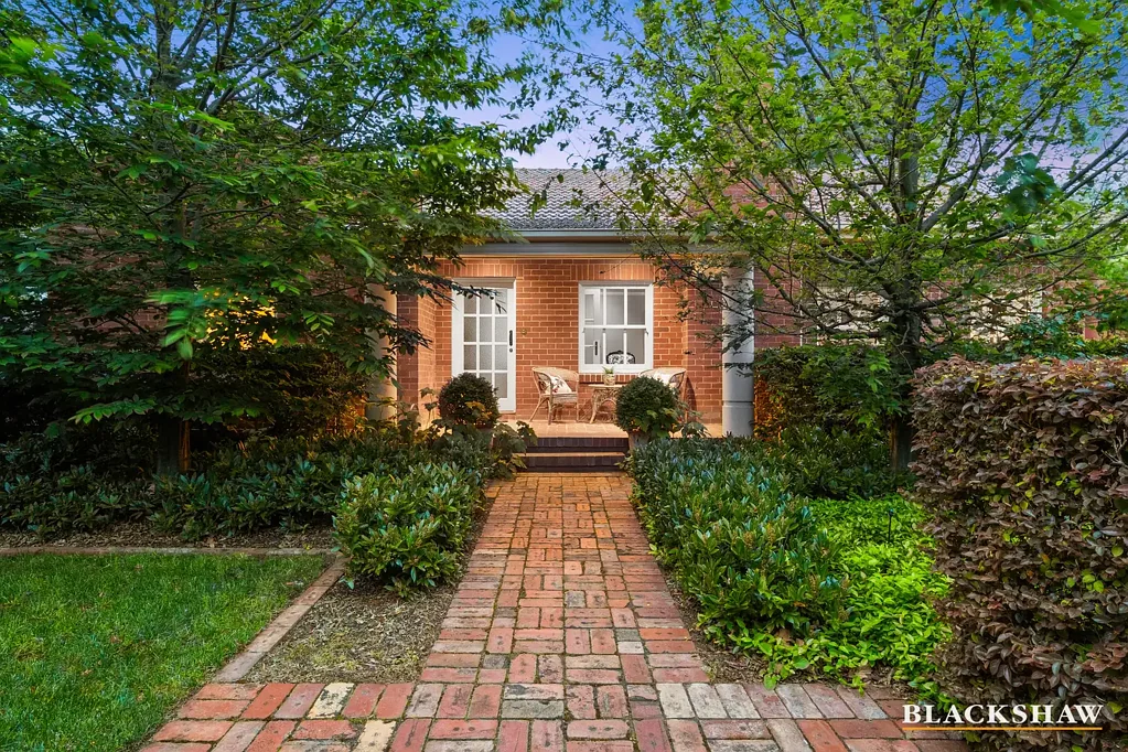 Reid 4房  As-New Reid Residence in highly sought after location