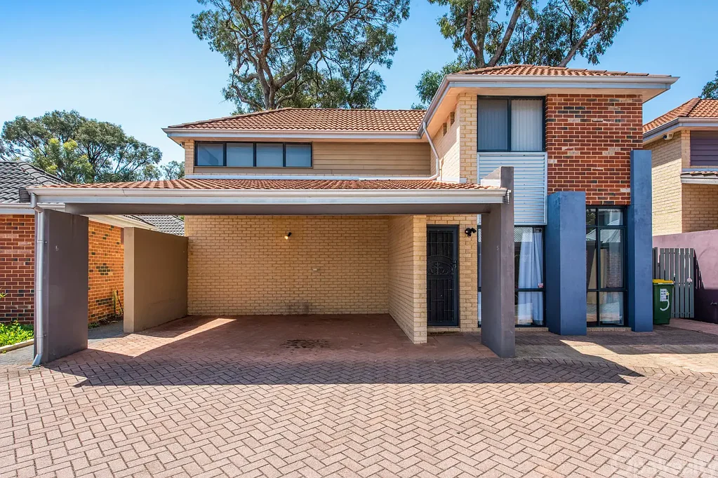 Dudley Park 3ห้องนอน Stylish townhouse in secure complex – ideal for downsizers, investors, or first home owners