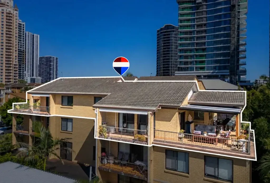 Broadbeach 3ਬੈੱਡਰੂਮ RARE ENTIRE TOP FLOOR RESIDENCE - ONLY 5 IN THE BUILDING - EXPANSIVE OUTDOOR LIVING - BODY CORP $68 p/w *