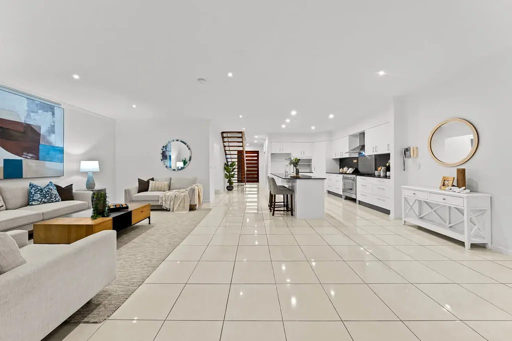 Mount Gravatt East 4ห้องนอน 940sqm Dual Access Resort Style Home with Huge Shed, 4 Living Areas & Elevated Treetop Views