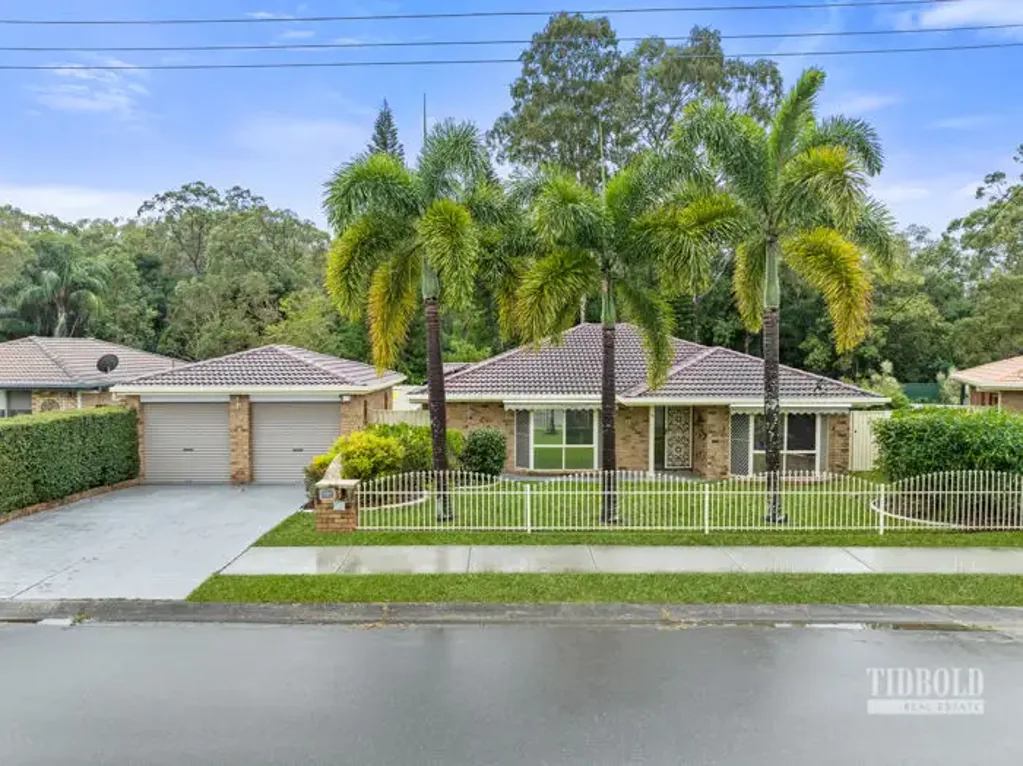 Capalaba 3ਬੈੱਡਰੂਮ Family Home with Bush Outlook, Saltwater Pool & Big Shed!