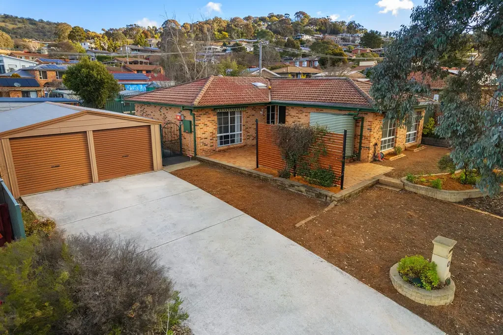 Calwell 3房  A light-filled family home with an exceptional studio