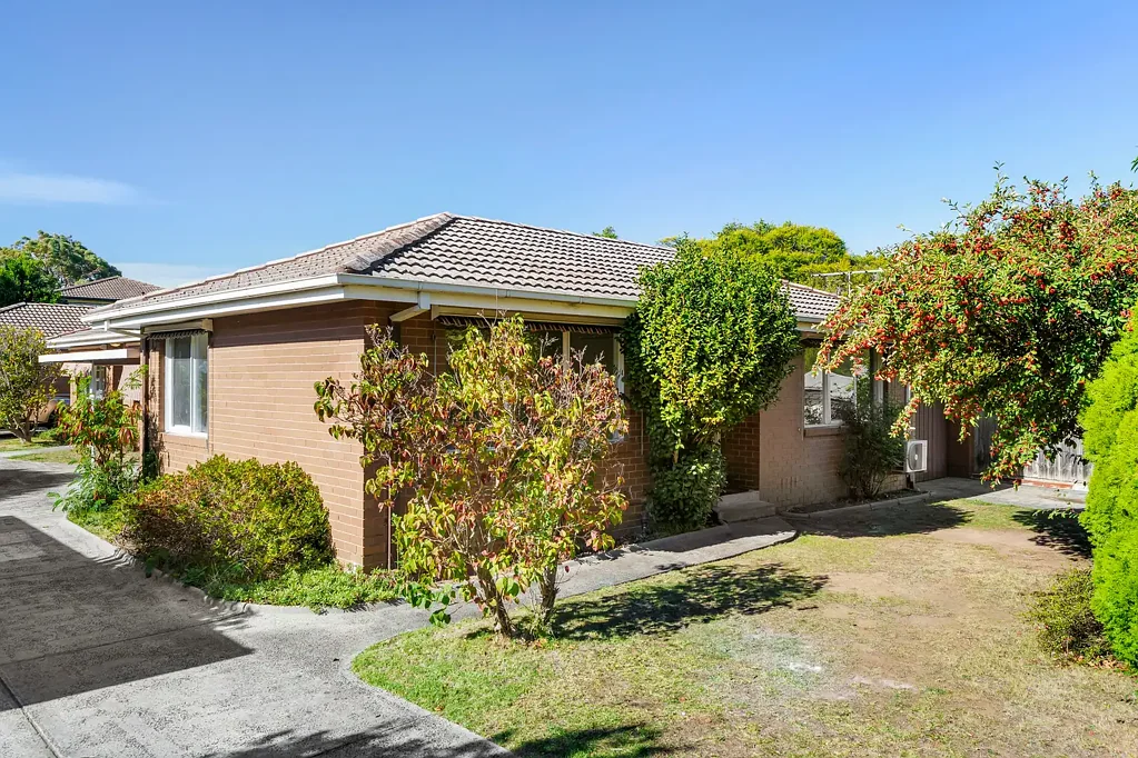 Mount Waverley 2房 独立别墅，独立车库，阳光充足，宽敞明亮，精心设计，黄金地段，便利生活，社区支持。 Stand-Alone 2-Bedroom Unit with own Driveway & Garage