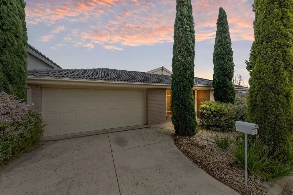 33 Wild Cherry Avenue, Pakenham, VIC 3810, 3 Bedrooms, 2 Bathrooms, House