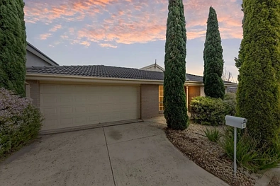 33 Wild Cherry Avenue, Pakenham, VIC 3810, 3 Bedrooms, 2 Bathrooms, House
