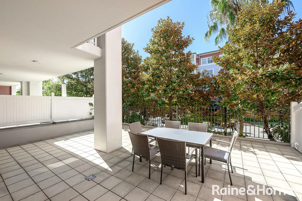Breakfast Point 2 Bedroom Spacious Two-Bedroom with Study Apartments with Private Courtyard