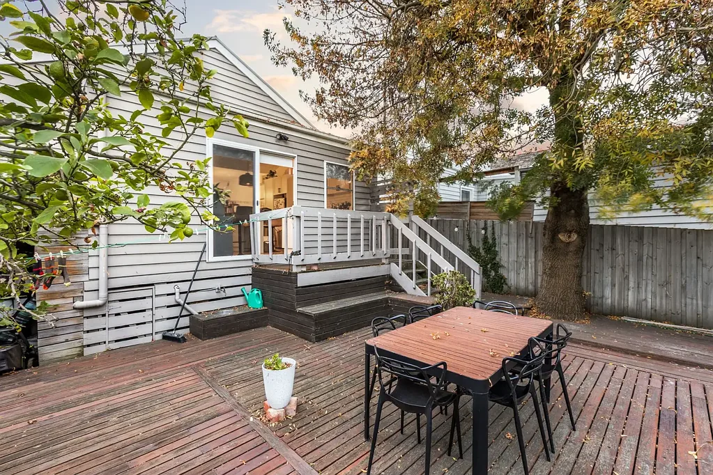 South Geelong 2Zimmer Charming Weatherboard Character with Riverside Position