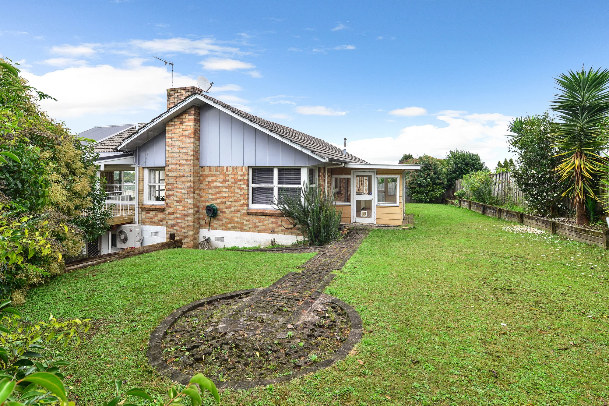 Melville 4房  Home and Income
