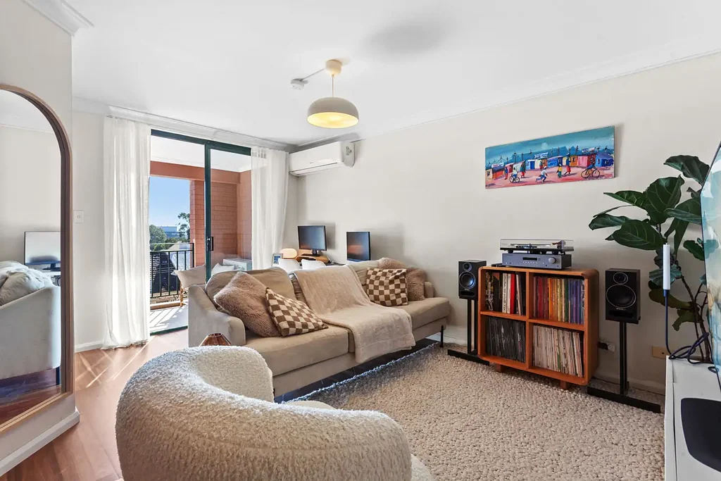 One-Bedroom Apartment with City Views, Balcony and Secure Parking