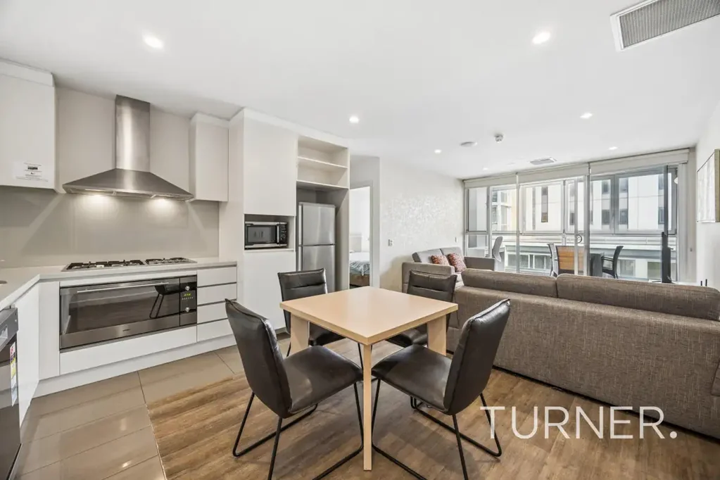 Adelaide 2 Slaapkamer Penthouse top floor apartment in an amazing location with resort-style living!