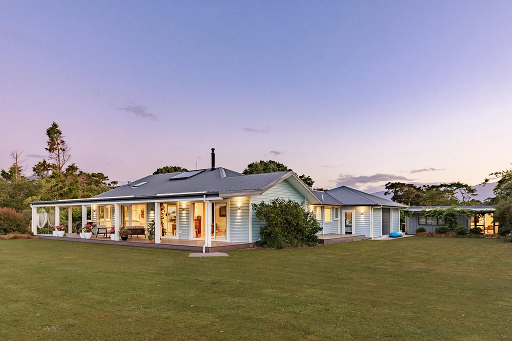 Westport 4房  Exceptional Lifestyle Home with Income Stream