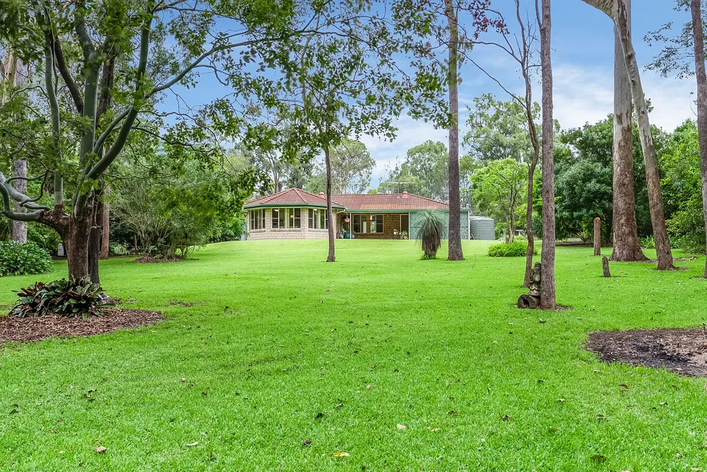 Narangba 4Kwarto CONTRACT CRASHED - Tropical Park Like Setting On 3095m2 Emerging Community Zoned Block