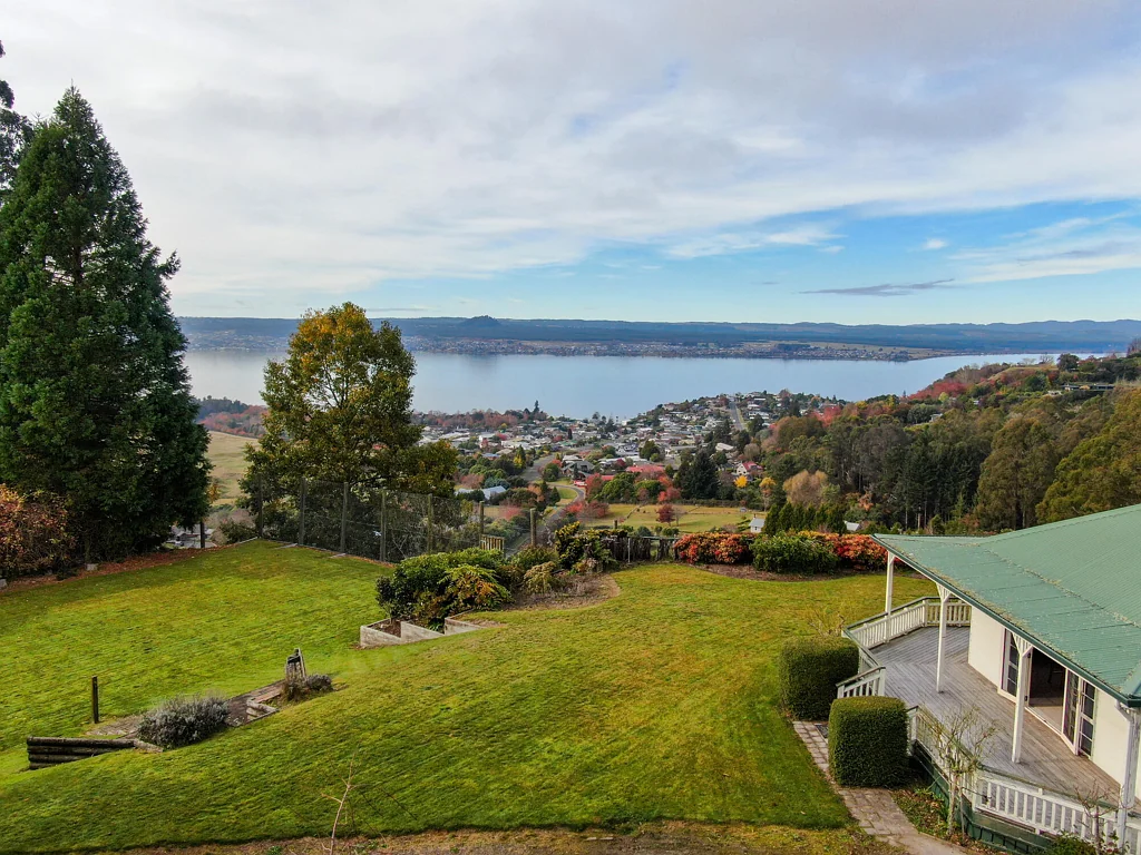Acacia Bay 3房  Auction day is the day these views could be yours