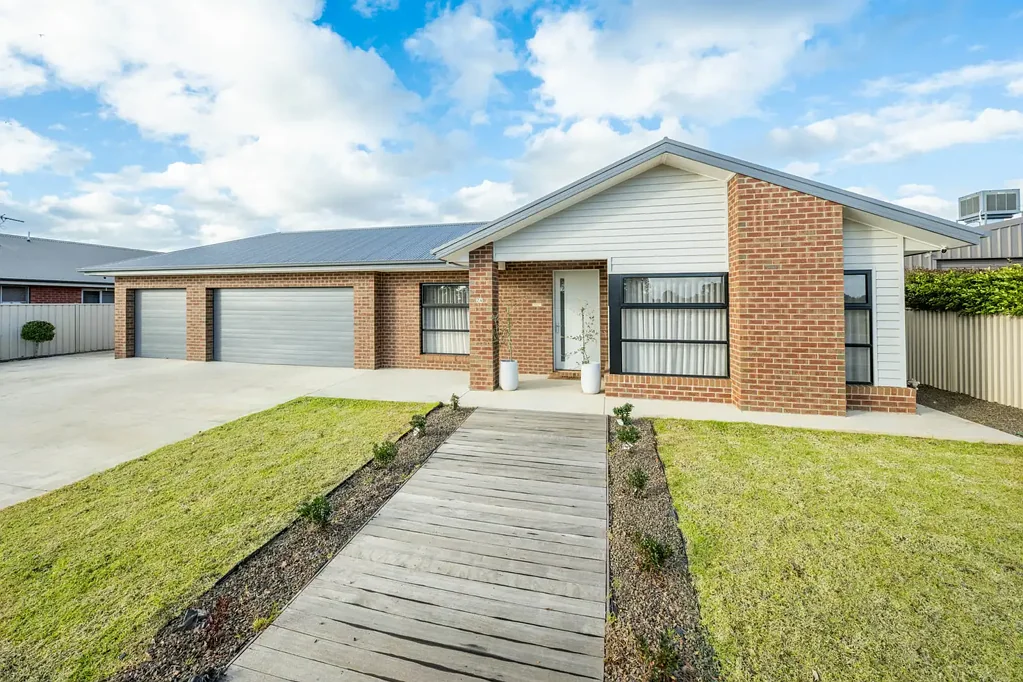 Mooroopna 5 Bedroom STUNNING 5-BEDROOM HOME IN MOOROOPNA