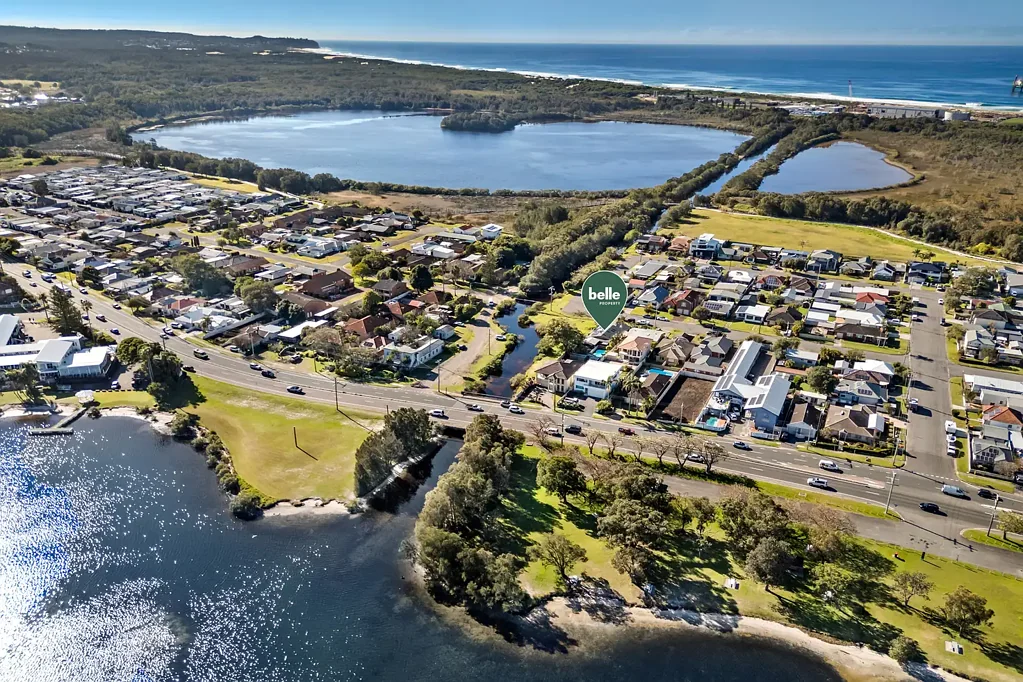 Belmont South 3कमरा Fabulous Lakeside Lifestyle Package - Just 150m from Belmont Bay PLUS Pool!