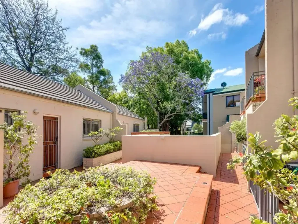 Spacious Two-Bedroom Townhouse With Parking