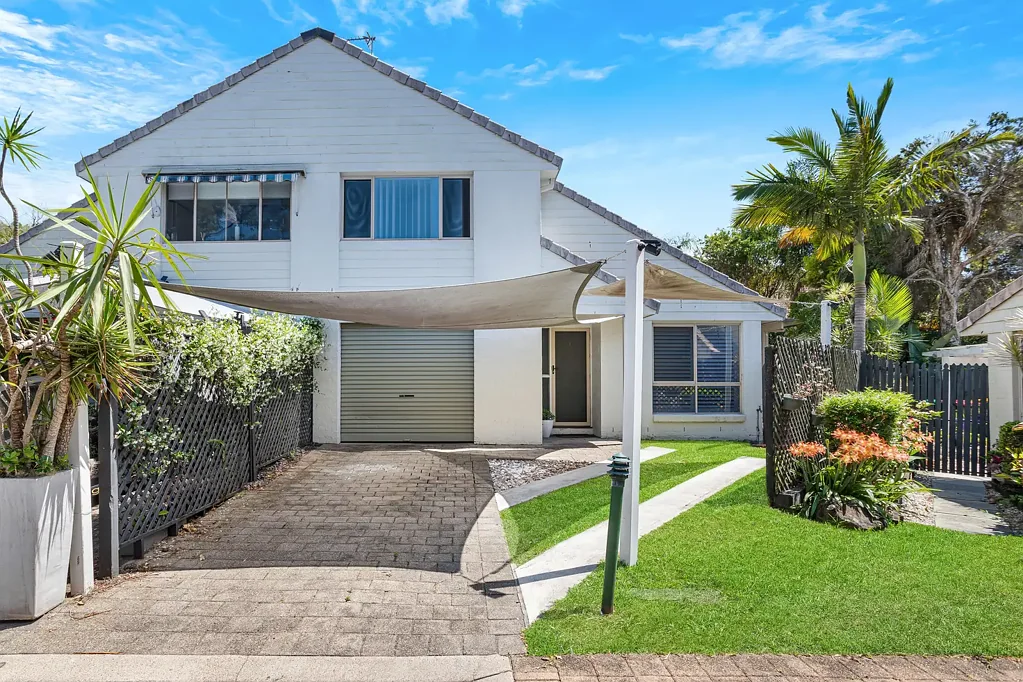 Spacious 3-Bedroom Duplex in Prime Runaway Heights Location