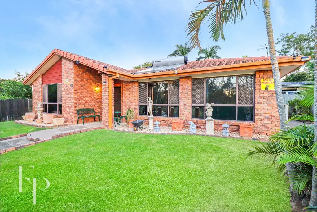 Darra 4ห้องนอน Perfect Post Budget Opportunity: Parkside Brick Home on 911sqm with Serious Upside