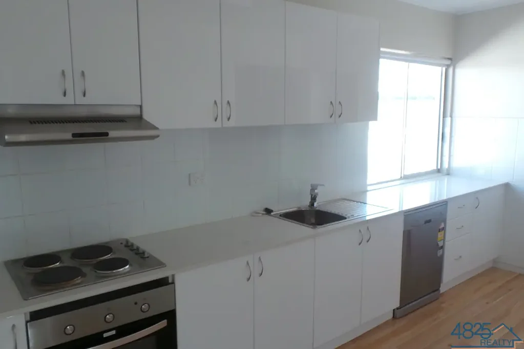 Large 2 bedroom unit in Prime Location!