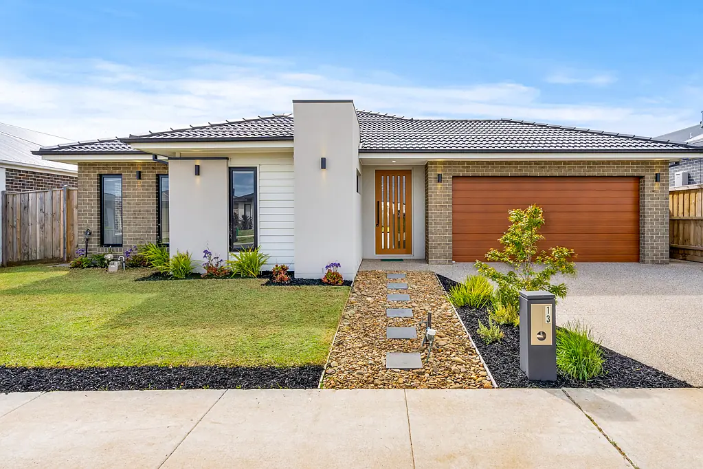 13 Dunkerrin Avenue, Gisborne, VIC 3437