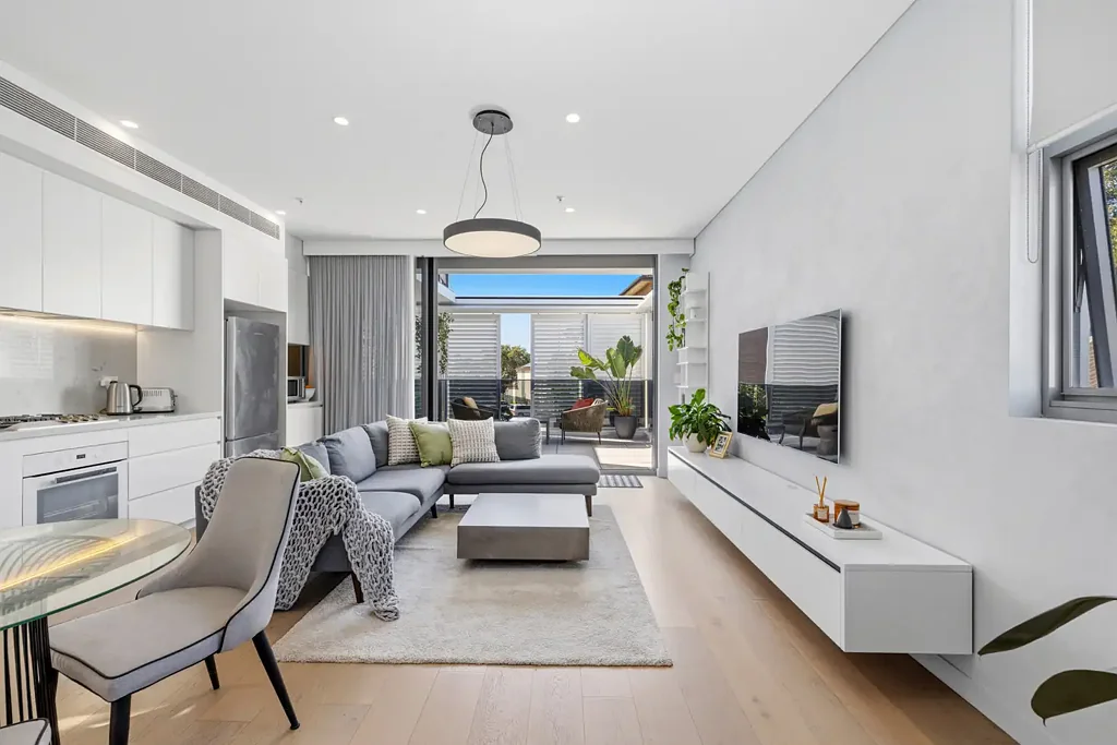 Immaculate Penthouse Apartment In Sought-After Bondi Location