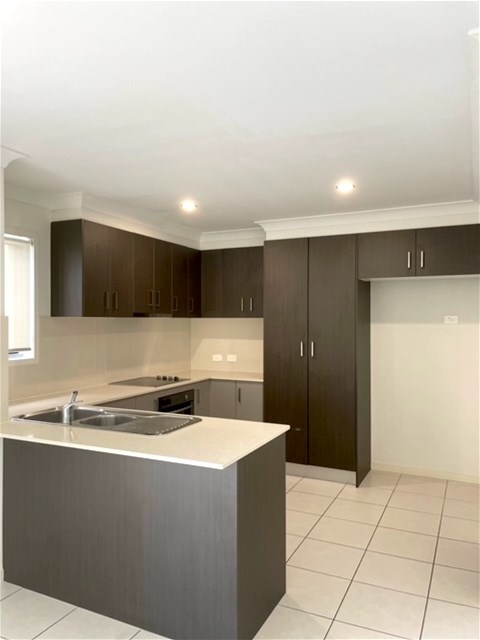 UNIT 3 30 DUSTWILL ST, EIMEO QLD 4740, 0 રૂમ, 0 બાથરૂમ, Townhouse