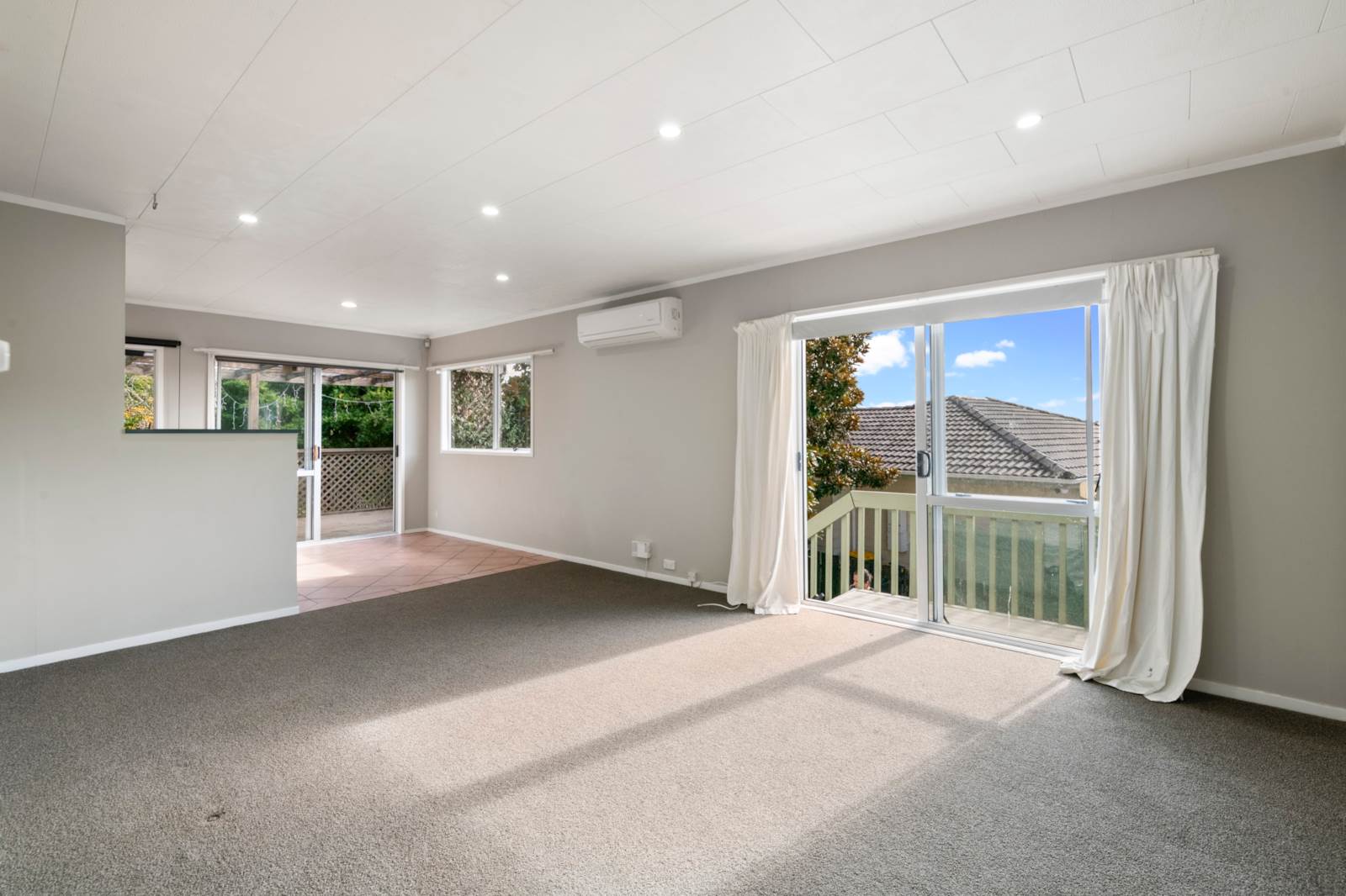 24 Meadowood Drive, Unsworth Heights, Auckland - North Shore, 3 Bedrooms, 1 Bathrooms, House