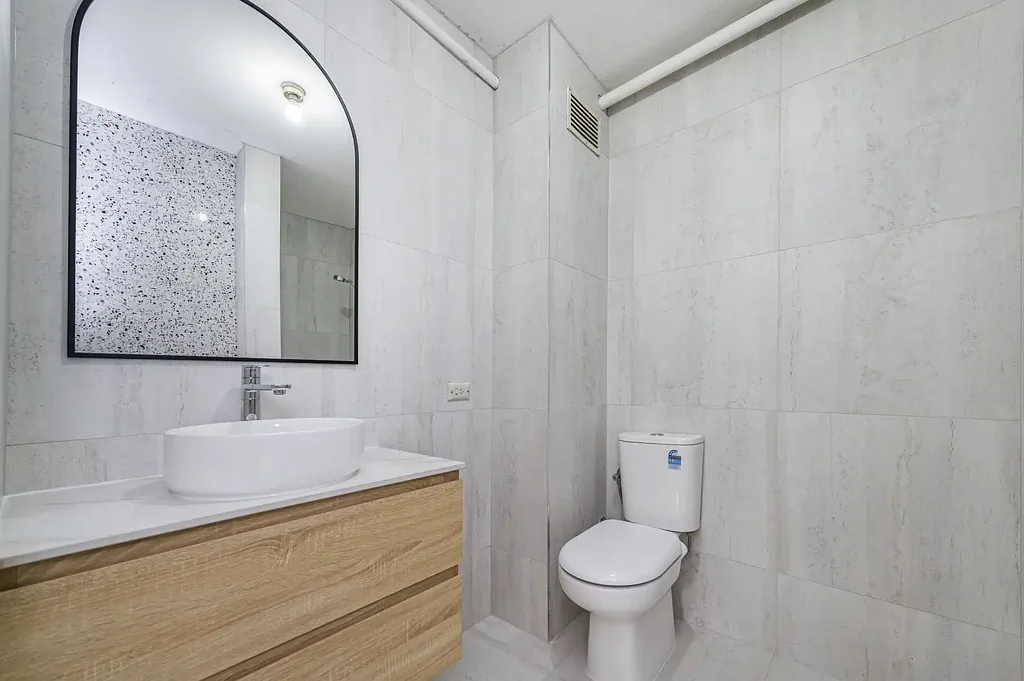 FRESHLY RENOVATED SECURE UNIT
