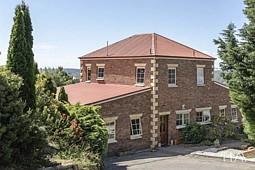 18 Zenith Court, Blackstone Heights
