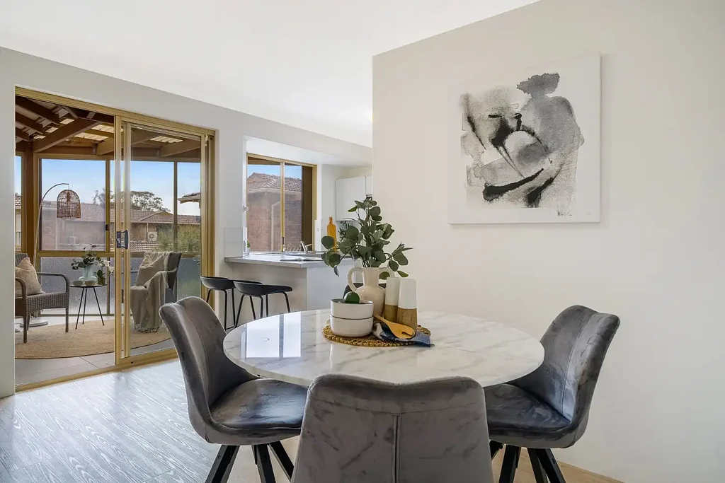 Sorrento 3 Bedroom BEAUTIFUL 3 BEDROOM FIRST FLOOR APARTMENT - OUTSTANDING VALUE