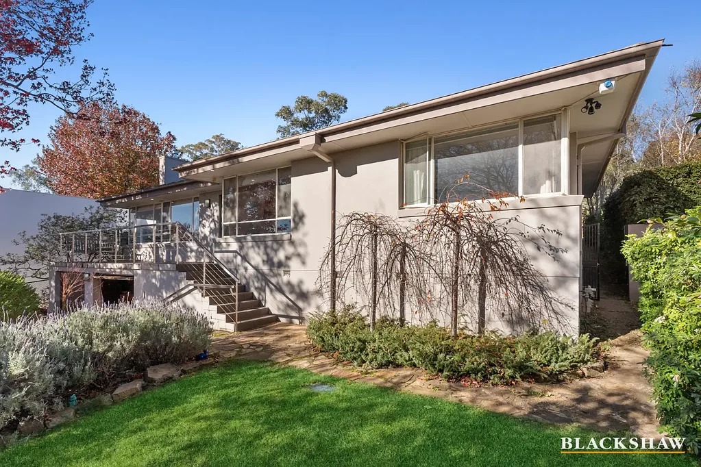 Large 4-bedroom family home - Including self-contained flat