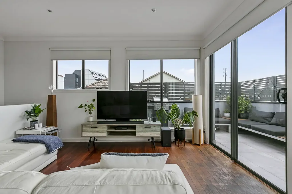 Preston 2ਬੈੱਡਰੂਮ A Rare Preston Townhouse Defined by Its Views