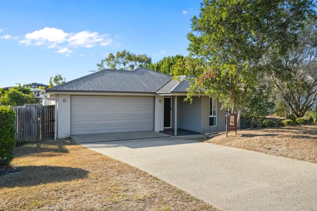 MODERN HOME WITH MEDIA ROOM IN QUIET CUL-DE-SAC