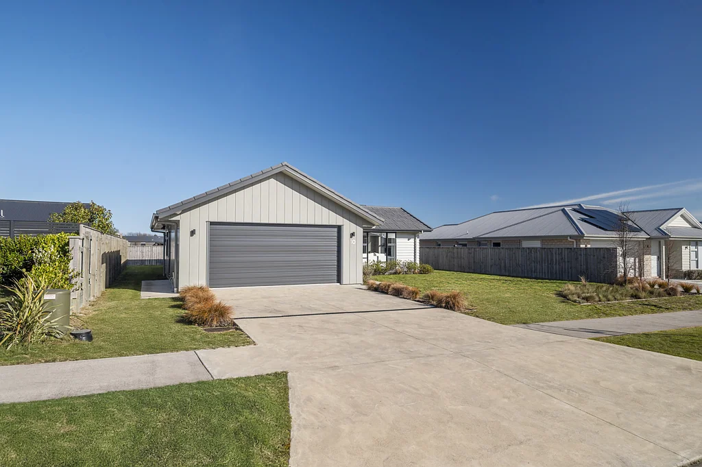 Wharewaka 3 Bedroom Fresh as new – holiday home elegance in Wharewaka