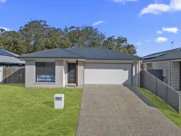 12 Clydesdale, Woodford