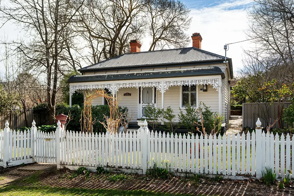 Castlemaine 3 Bedroom "Vivians" - Life in the Heart of Town