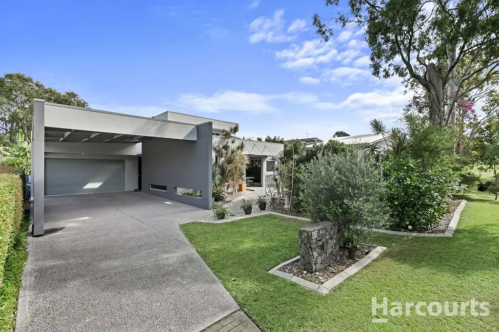 Exclusive Coastal Living - Contemporary 4-Bedroom Residence in Prime Hervey Bay Location