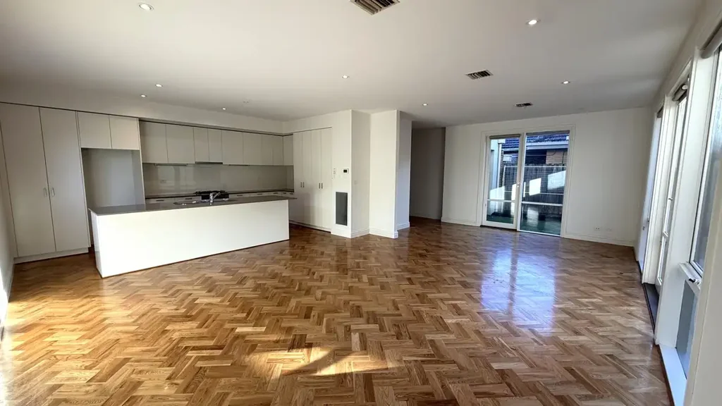 IMMACULATE THREE BEDROOM HOME WITH A STUDY!!