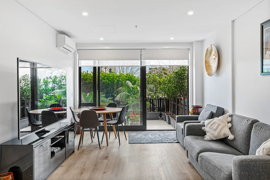 Hobsonville 1कमरा Ground floor & close to it all!