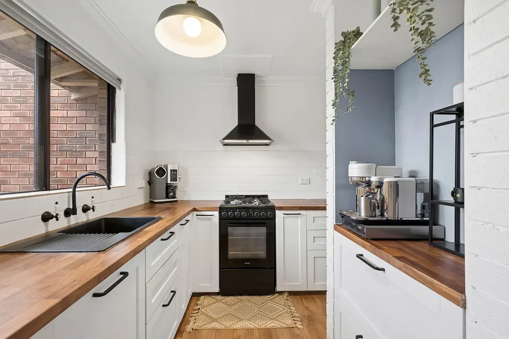 Kensington 2房  NOT YOUR TYPICAL APARTMENT & HERE'S WHY...