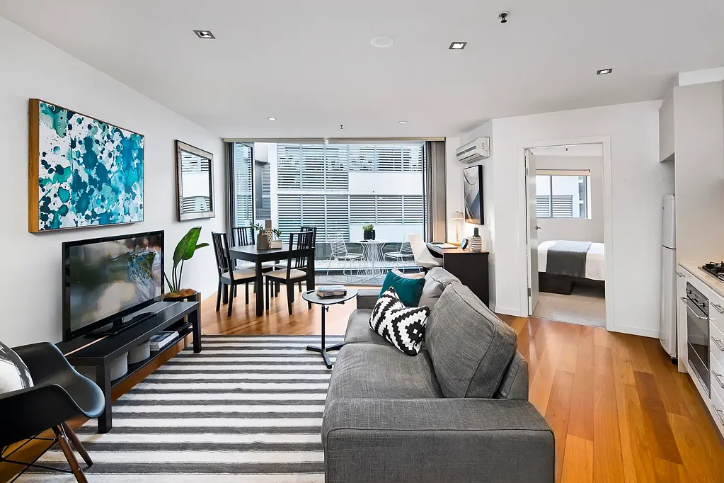 Contemporary Apartment Footsteps to St Leonards